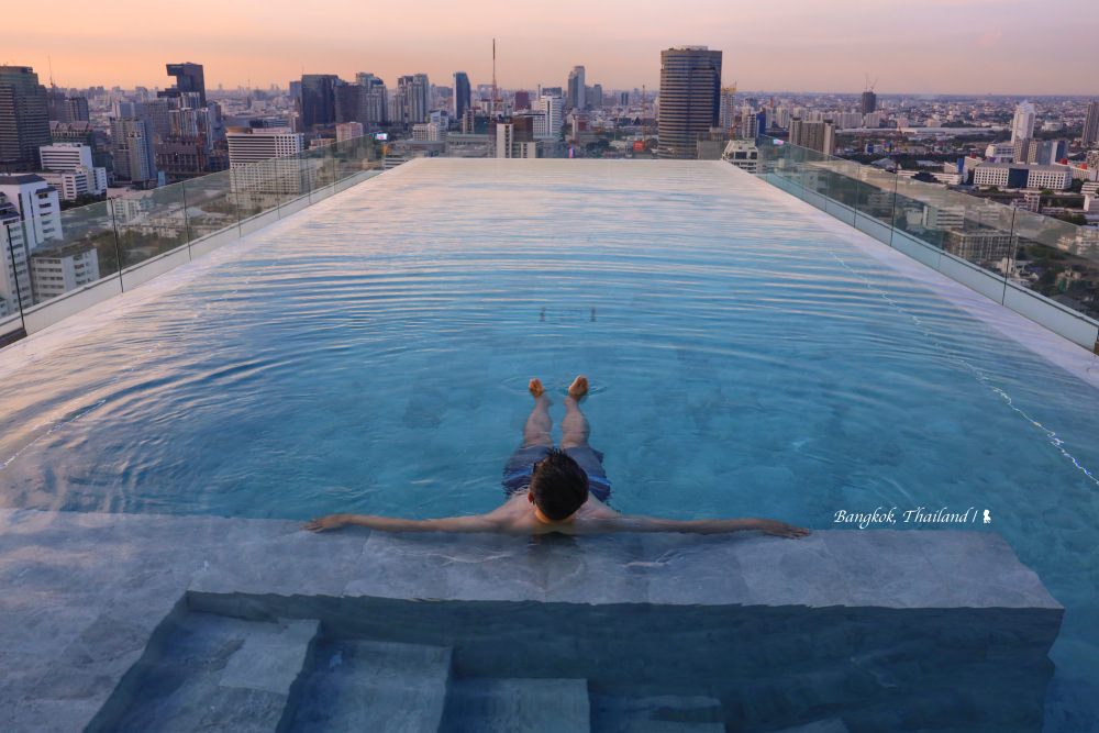 漂浮高空的無邊際泳池，24 小時開放瞰曼谷