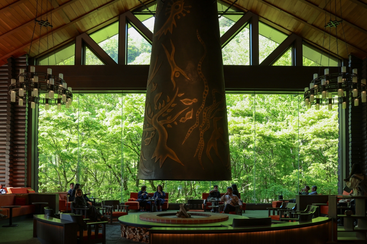 星野集團奧入瀨溪流飯店  蘋果、苔蘚與溪流露台早餐的自然體驗