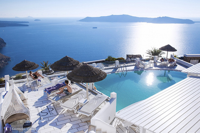 懸崖上的天堂，俯瞰愛琴海日落朝陽的聖托里尼公主飯店（Santorini Princess Spa Hotel）